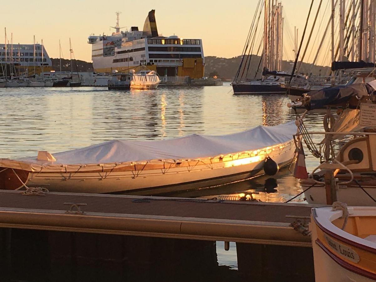 Au Coeur Du Vieux Toulon Au Calme Appartement Renove Climatise Confortable Etage Eleve Avec Ascenseur Proche Parking Et Toutes Commodites ภายนอก รูปภาพ
