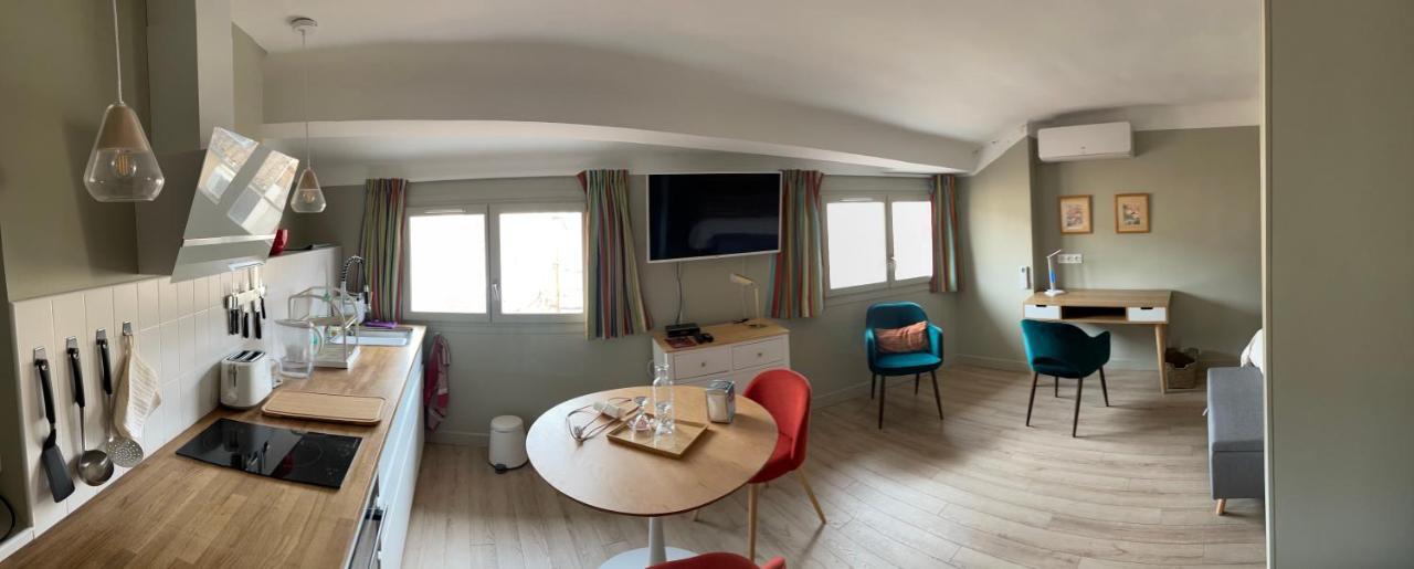 Au Coeur Du Vieux Toulon Au Calme Appartement Renove Climatise Confortable Etage Eleve Avec Ascenseur Proche Parking Et Toutes Commodites ภายนอก รูปภาพ