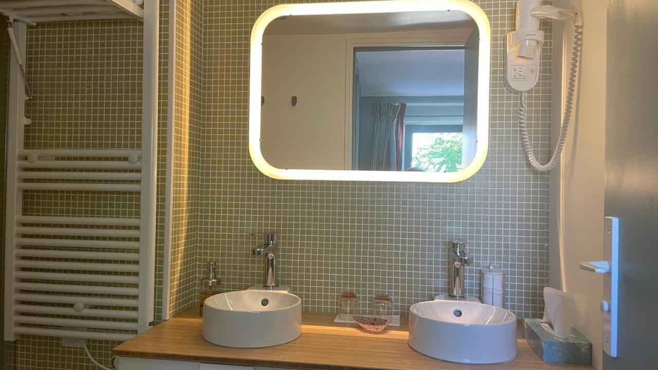 Au Coeur Du Vieux Toulon Au Calme Appartement Renove Climatise Confortable Etage Eleve Avec Ascenseur Proche Parking Et Toutes Commodites ภายนอก รูปภาพ