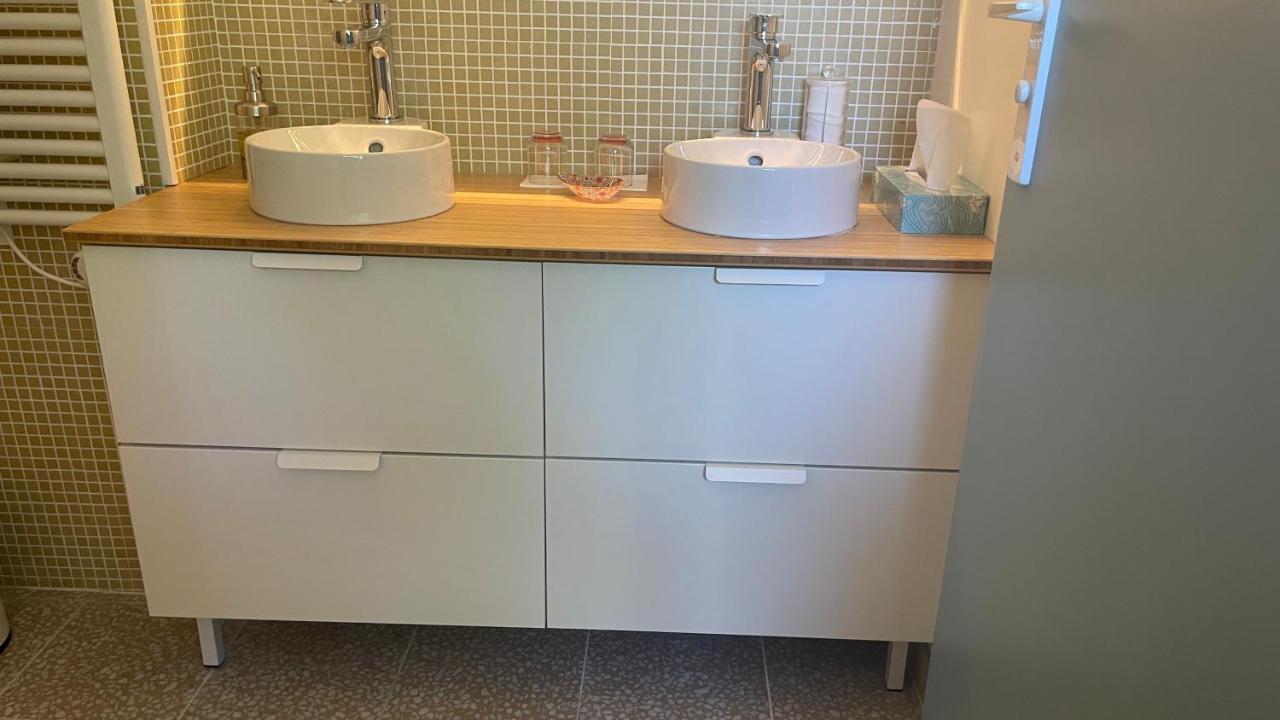 Au Coeur Du Vieux Toulon Au Calme Appartement Renove Climatise Confortable Etage Eleve Avec Ascenseur Proche Parking Et Toutes Commodites ภายนอก รูปภาพ