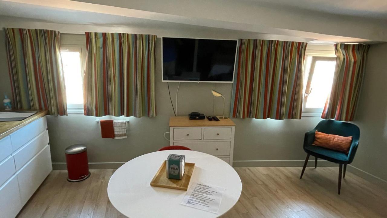 Au Coeur Du Vieux Toulon Au Calme Appartement Renove Climatise Confortable Etage Eleve Avec Ascenseur Proche Parking Et Toutes Commodites ภายนอก รูปภาพ